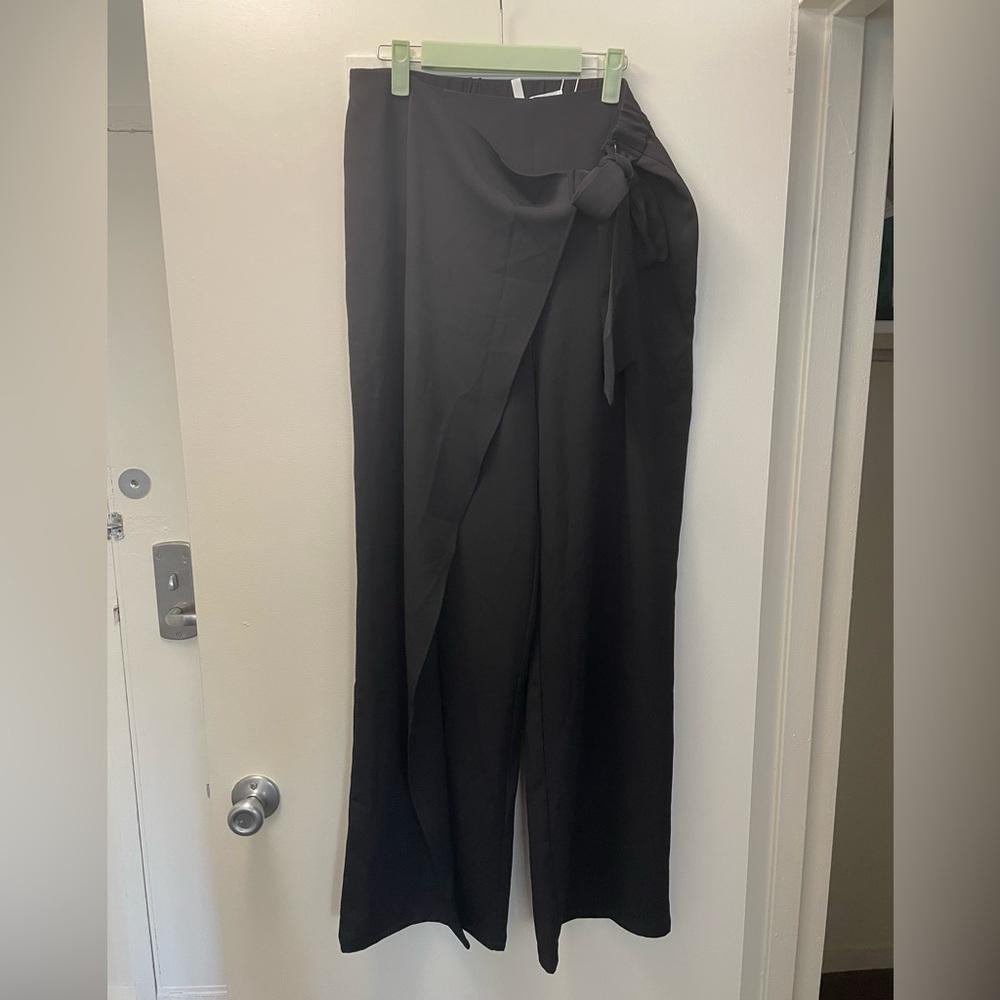 Wide leg pants with wrap tie in the front - Tall